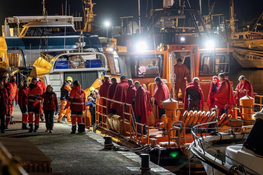 Crew Rescued but Two Missing

Authorities confirmed that fourteen crew members of the Ursa Major were rescued uninjured from a lifeboat and safely transferred to Spain. These crew members had managed to escape the sinking ship, which had listed heavily following the explosion. However, two others remain missing, and search efforts continued late into Tuesday, with no further reports on their whereabouts. The crew members rescued from the lifeboat were provided with medical attention and returned safely to Spain, but the fate of their missing colleagues remains uncertain.

The Spanish maritime rescue service received an emergency alert around 1 p.m. local time on Monday, stating that the Ursa Major was 57 nautical miles off the coast of Almería, a coastal city in southeastern Spain. When the rescue teams arrived, they found the vessel in distress, listing heavily and releasing a lifeboat into the water. Poor weather conditions complicated the rescue operations, but a nearby ship responded to the call for help and reported the lifeboat’s location.

Later that day, a Russian warship arrived in the area to assist with the ongoing rescue efforts. Despite their best attempts, the 142-meter-long Ursa Major sank around midnight, leaving the crew stranded at sea. Spanish authorities were quick to initiate further measures, including monitoring the area for potential pollution caused by the shipwreck and removing any debris that could pose a threat to other ships navigating the busy Mediterranean waters.