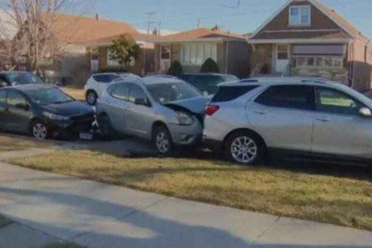 Two Chicago Police Officers and a Civilian were Injured in a Collision on the Northwest Side